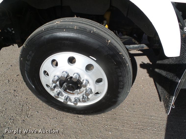 image for item DG8379 2005 Kenworth T800  semi truck