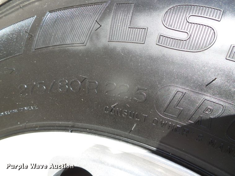 image for item DG8379 2005 Kenworth T800  semi truck