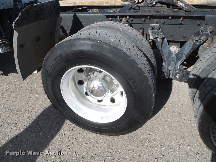 image for item DG8379 2005 Kenworth T800  semi truck