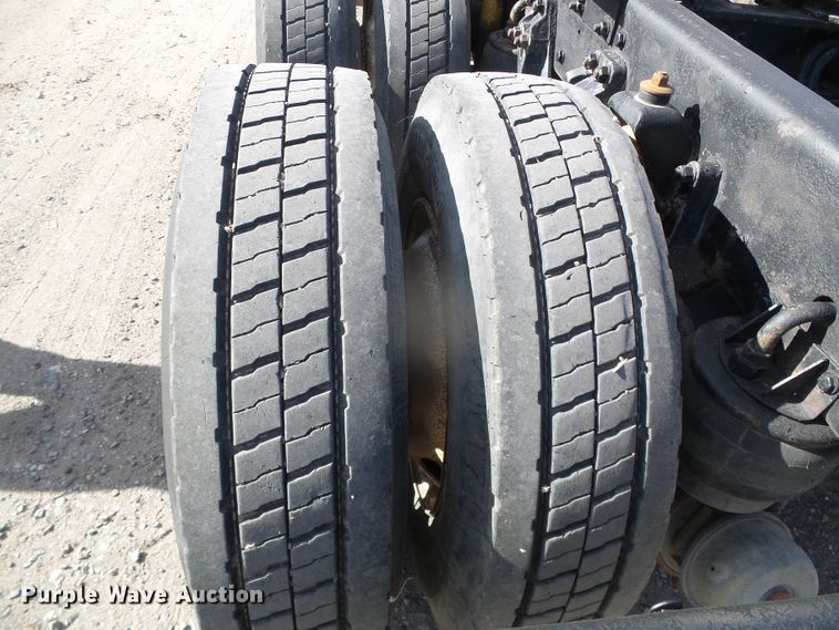 image for item DG8379 2005 Kenworth T800  semi truck