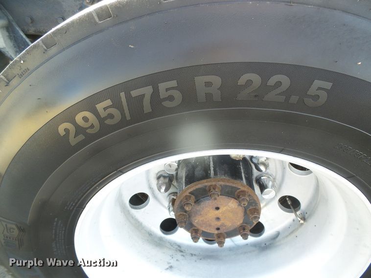 image for item DG8379 2005 Kenworth T800  semi truck