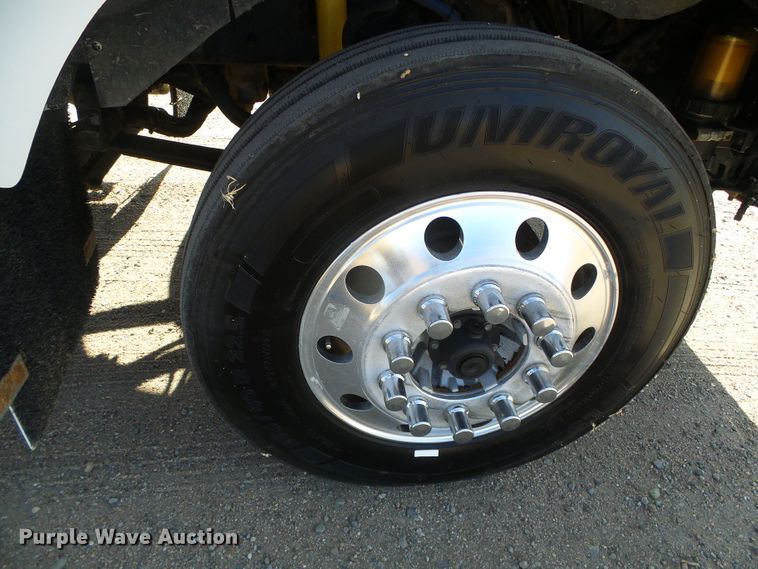 image for item DG8379 2005 Kenworth T800  semi truck