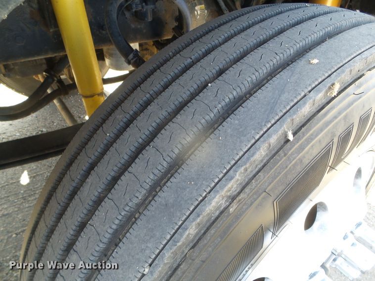 image for item DG8379 2005 Kenworth T800  semi truck