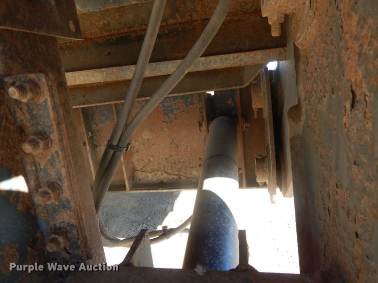 image for item DH3397 2005 Traileze Trail King tilt deck trailer