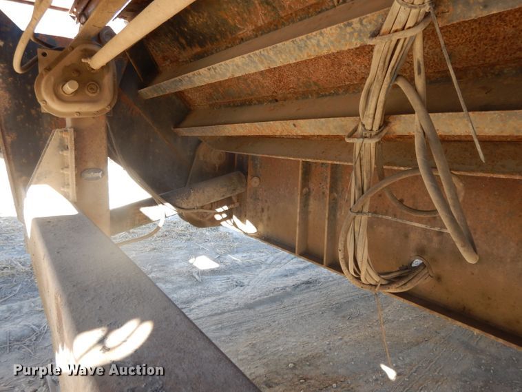 image for item DH3397 2005 Traileze Trail King tilt deck trailer