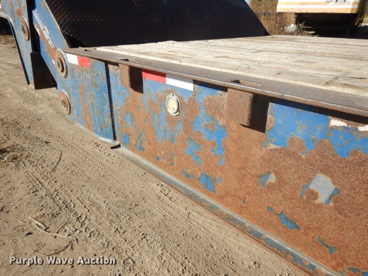 image for item DH3397 2005 Traileze Trail King tilt deck trailer