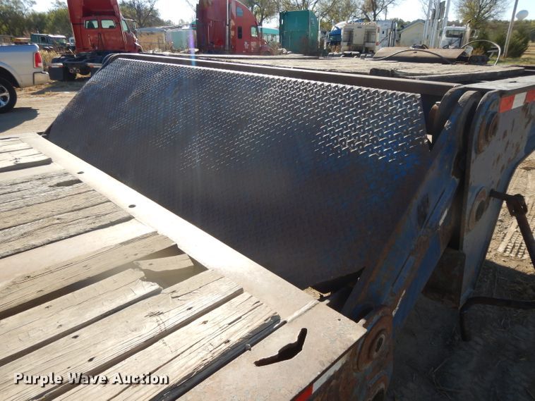 image for item DH3397 2005 Traileze Trail King tilt deck trailer