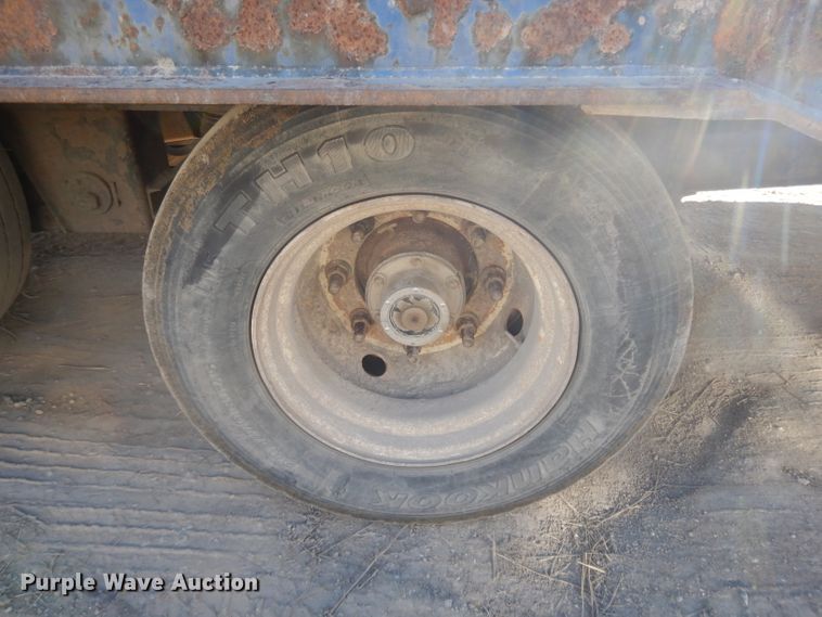 image for item DH3397 2005 Traileze Trail King tilt deck trailer