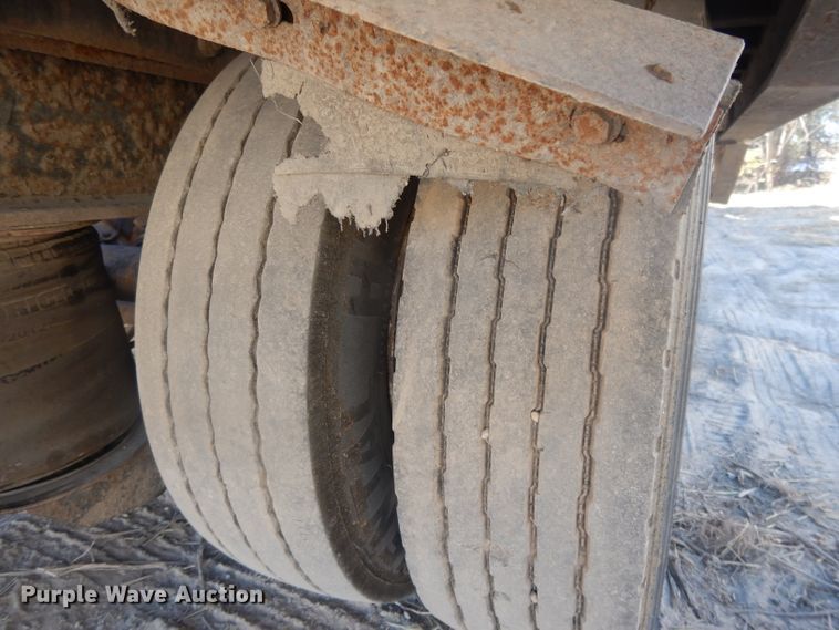 image for item DH3397 2005 Traileze Trail King tilt deck trailer