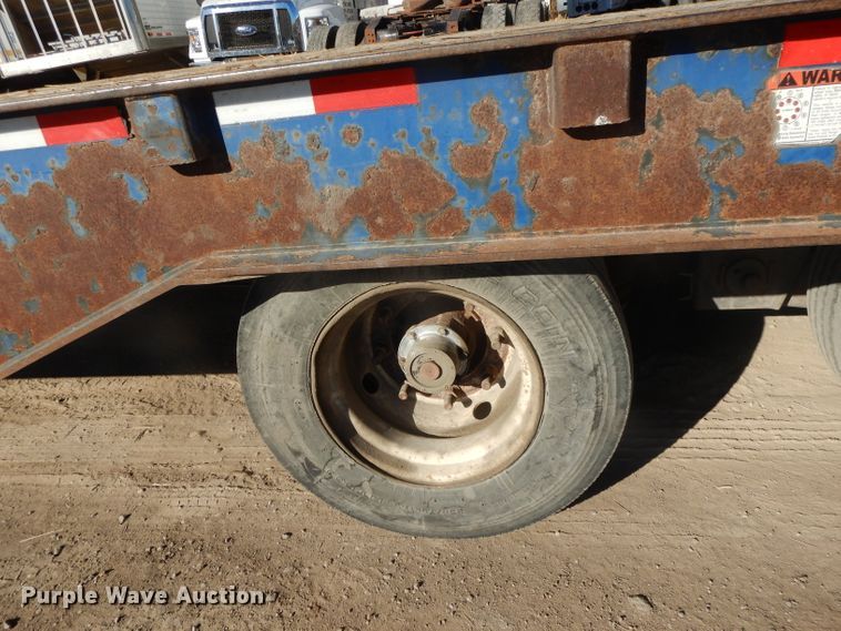 image for item DH3397 2005 Traileze Trail King tilt deck trailer