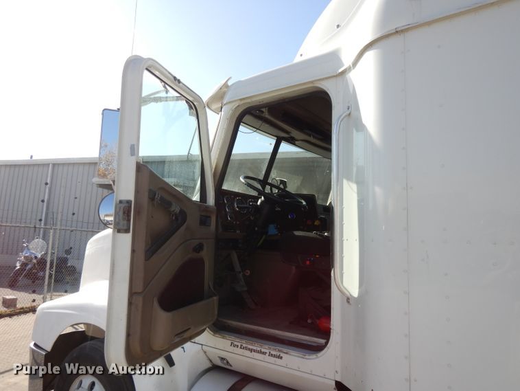 image for item DH3461 2007 International 9400i  semi truck