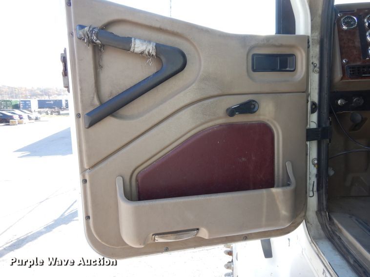 image for item DH3461 2007 International 9400i  semi truck