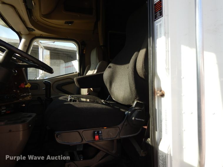 image for item DH3461 2007 International 9400i  semi truck