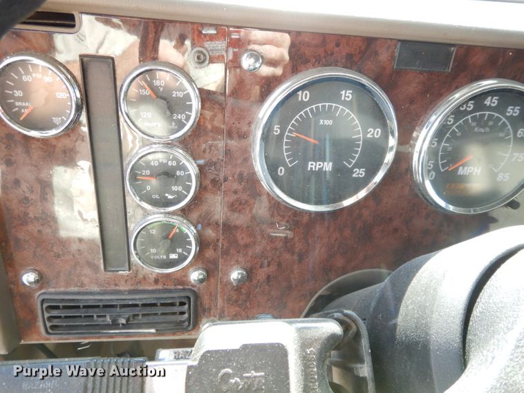 image for item DH3461 2007 International 9400i  semi truck