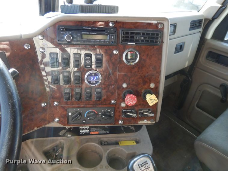 image for item DH3461 2007 International 9400i  semi truck