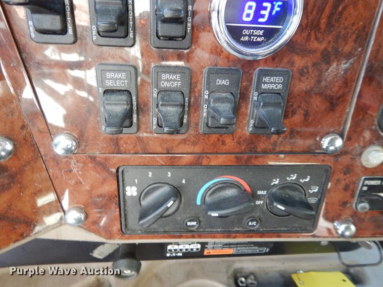 image for item DH3461 2007 International 9400i  semi truck