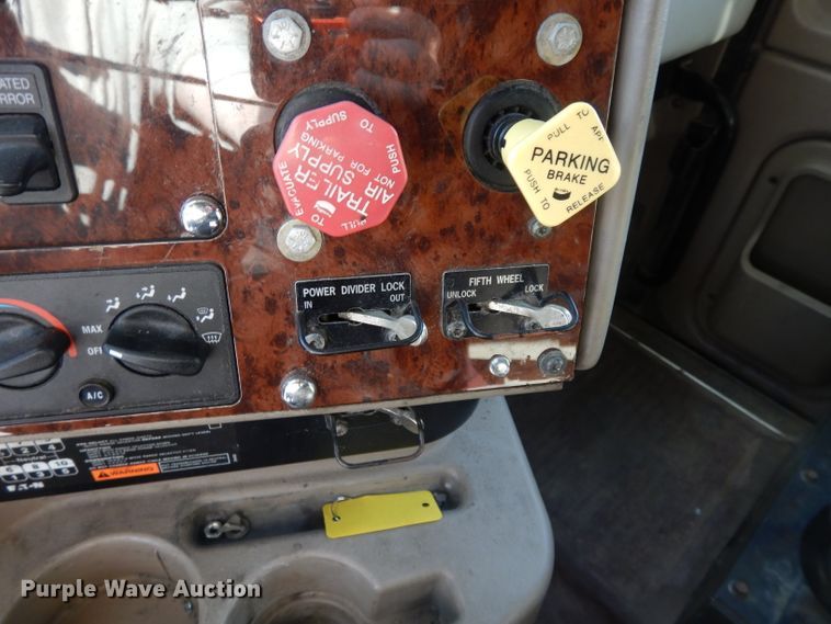 image for item DH3461 2007 International 9400i  semi truck