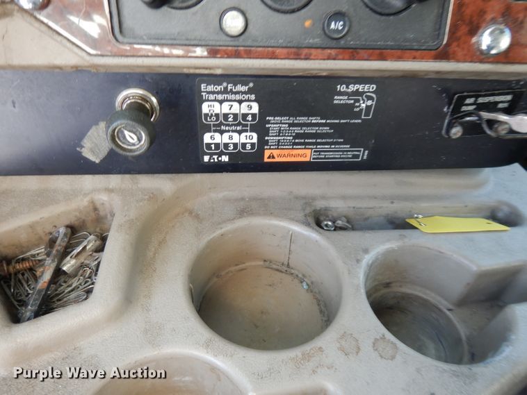 image for item DH3461 2007 International 9400i  semi truck