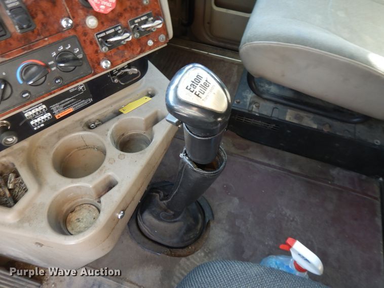 image for item DH3461 2007 International 9400i  semi truck