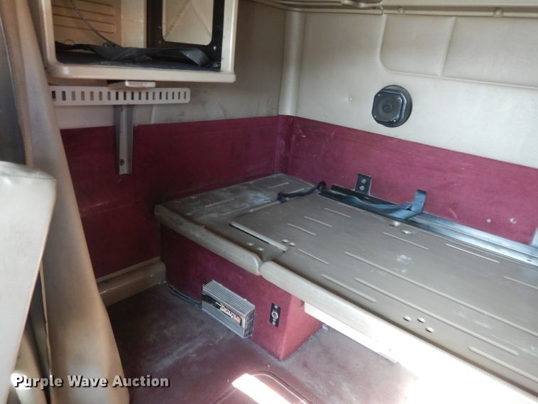 image for item DH3461 2007 International 9400i  semi truck