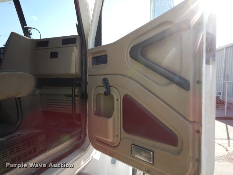 image for item DH3461 2007 International 9400i  semi truck