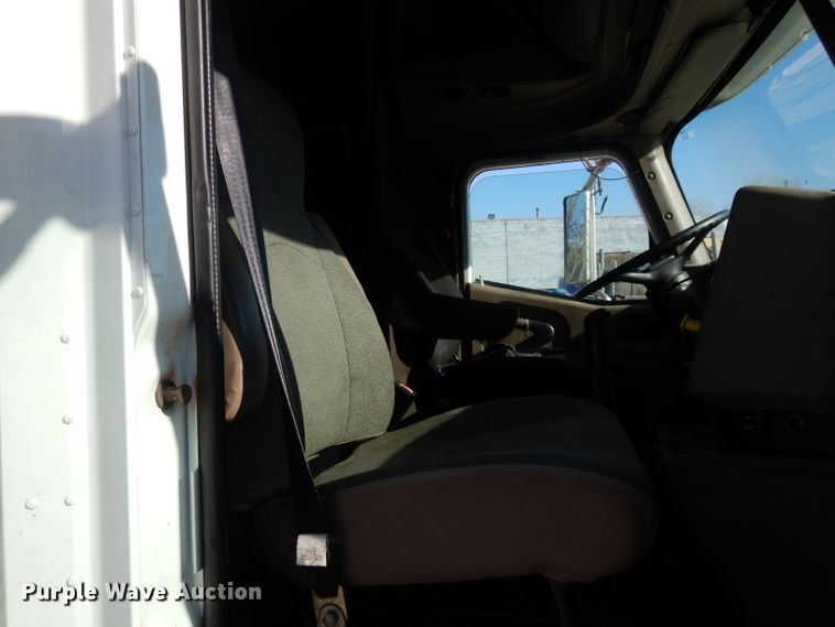 image for item DH3461 2007 International 9400i  semi truck