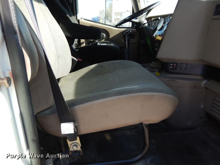 image for item DH3461 2007 International 9400i  semi truck