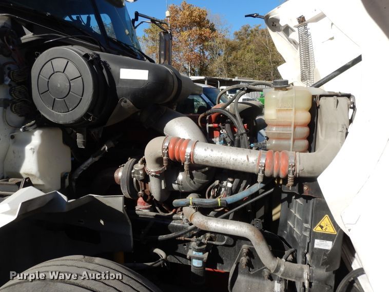 image for item DH3461 2007 International 9400i  semi truck