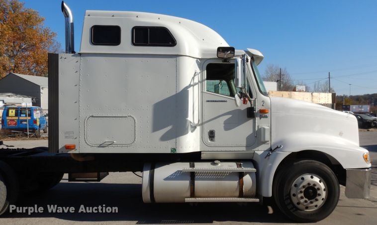 image for item DH3461 2007 International 9400i  semi truck