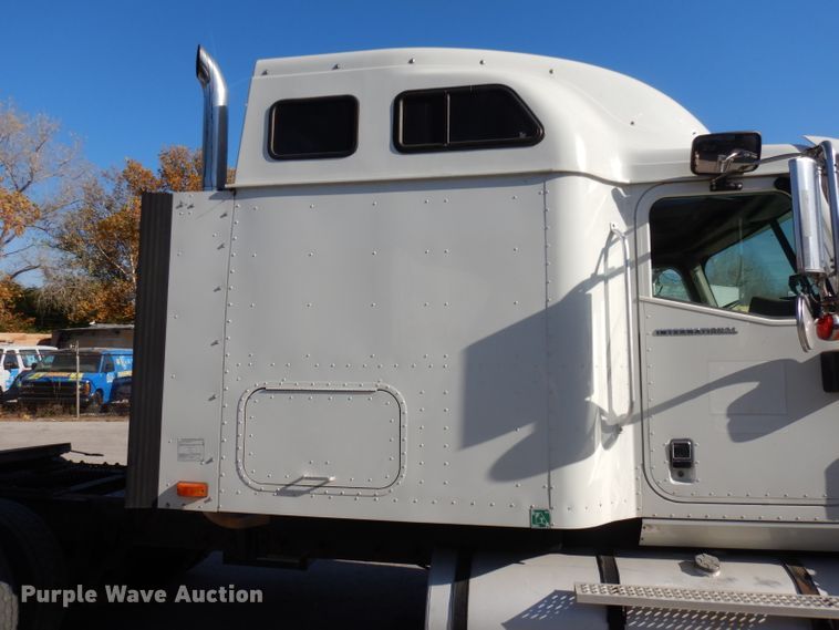 image for item DH3461 2007 International 9400i  semi truck