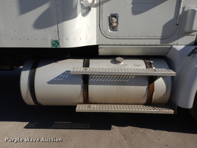 image for item DH3461 2007 International 9400i  semi truck