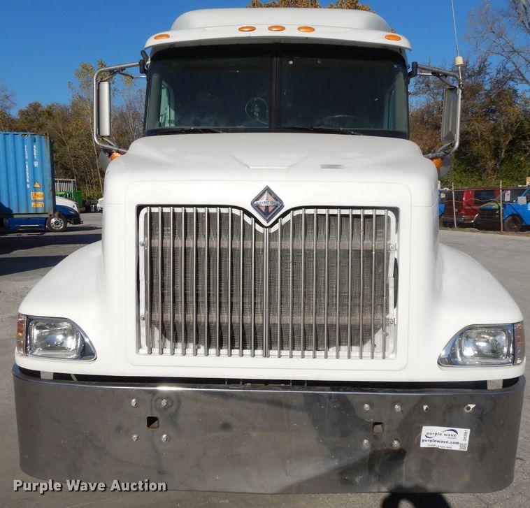image for item DH3461 2007 International 9400i  semi truck