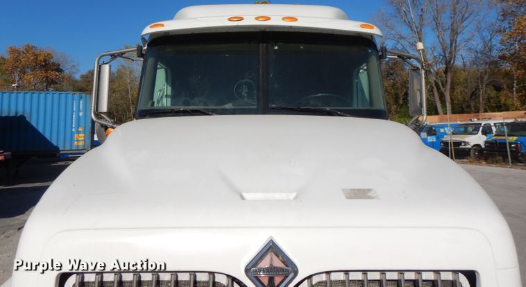 image for item DH3461 2007 International 9400i  semi truck