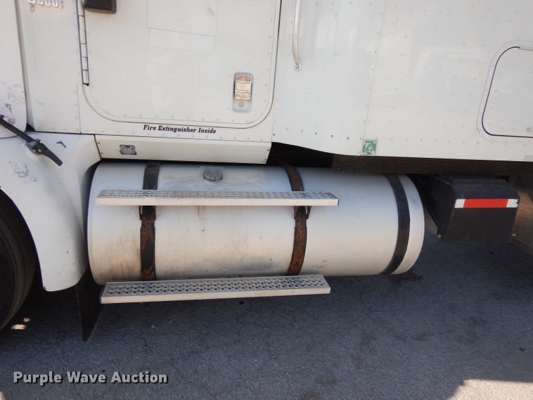 image for item DH3461 2007 International 9400i  semi truck