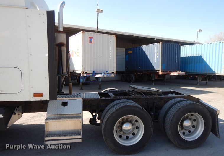 image for item DH3461 2007 International 9400i  semi truck