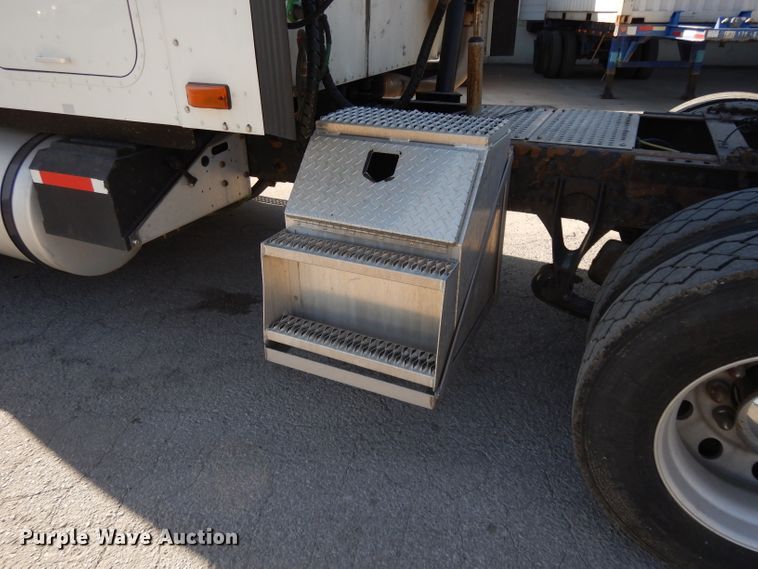 image for item DH3461 2007 International 9400i  semi truck