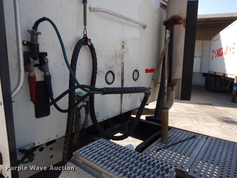 image for item DH3461 2007 International 9400i  semi truck