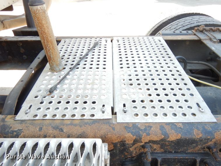 image for item DH3461 2007 International 9400i  semi truck