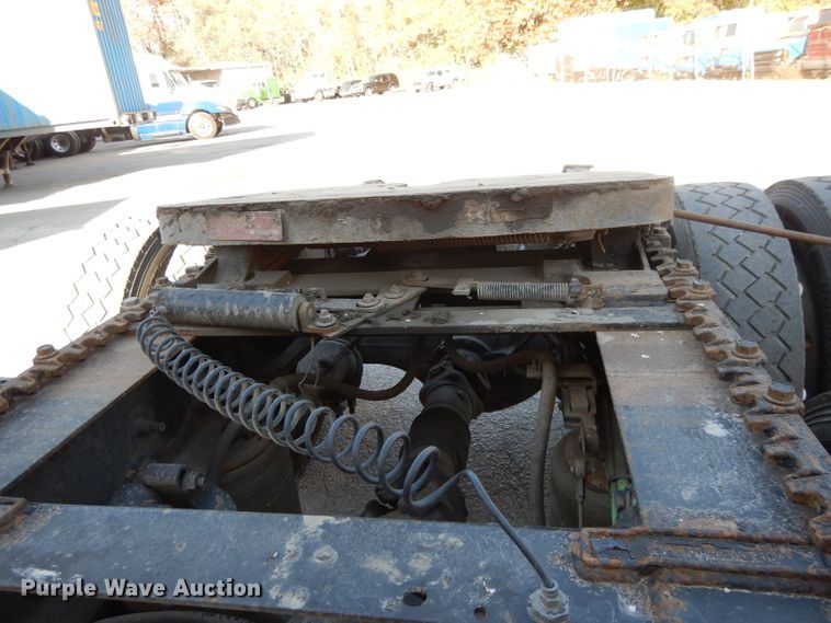 image for item DH3461 2007 International 9400i  semi truck