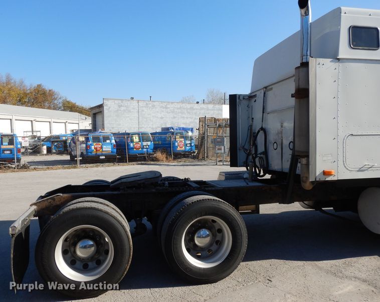 image for item DH3461 2007 International 9400i  semi truck