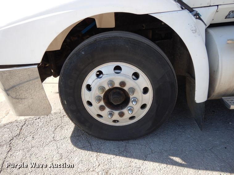 image for item DH3461 2007 International 9400i  semi truck