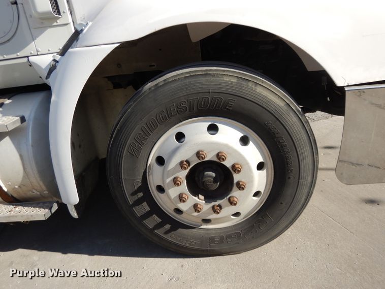 image for item DH3461 2007 International 9400i  semi truck