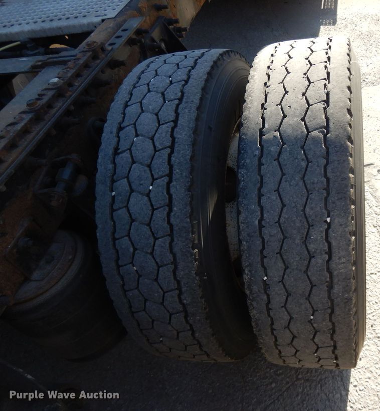 image for item DH3461 2007 International 9400i  semi truck