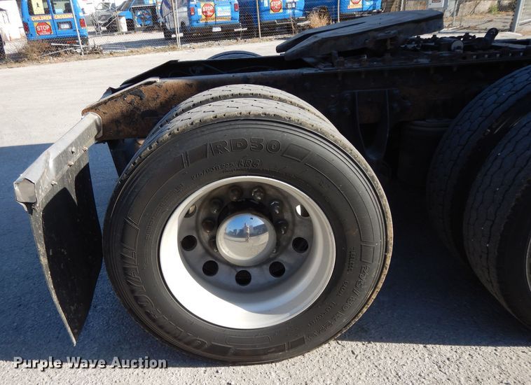 image for item DH3461 2007 International 9400i  semi truck