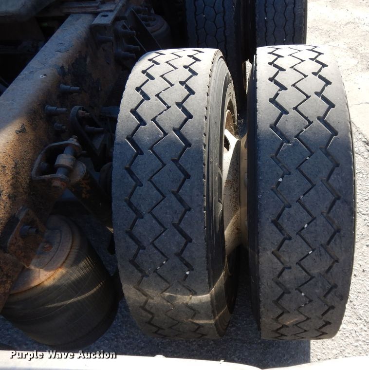 image for item DH3461 2007 International 9400i  semi truck