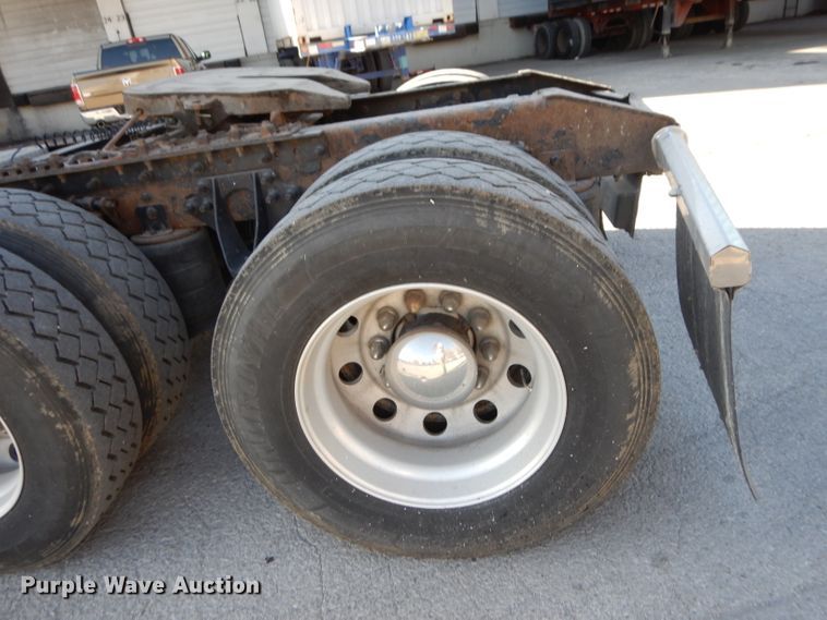 image for item DH3461 2007 International 9400i  semi truck