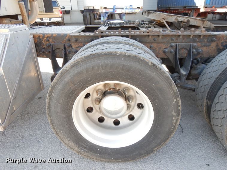 image for item DH3461 2007 International 9400i  semi truck