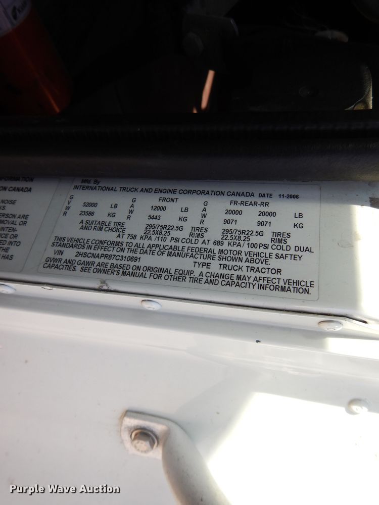 image for item DH3461 2007 International 9400i  semi truck