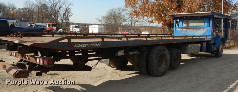 image for item DH5234 1996 International 4900  rollback truck