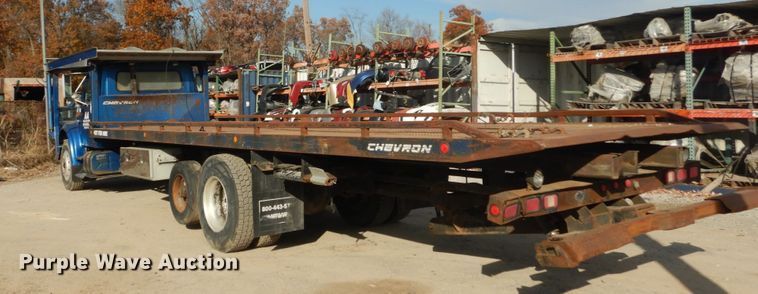 image for item DH5234 1996 International 4900  rollback truck